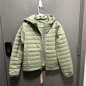 NWT Hooded Packable Puffer Jacket / Girlfriend Collective / Dusty Olive